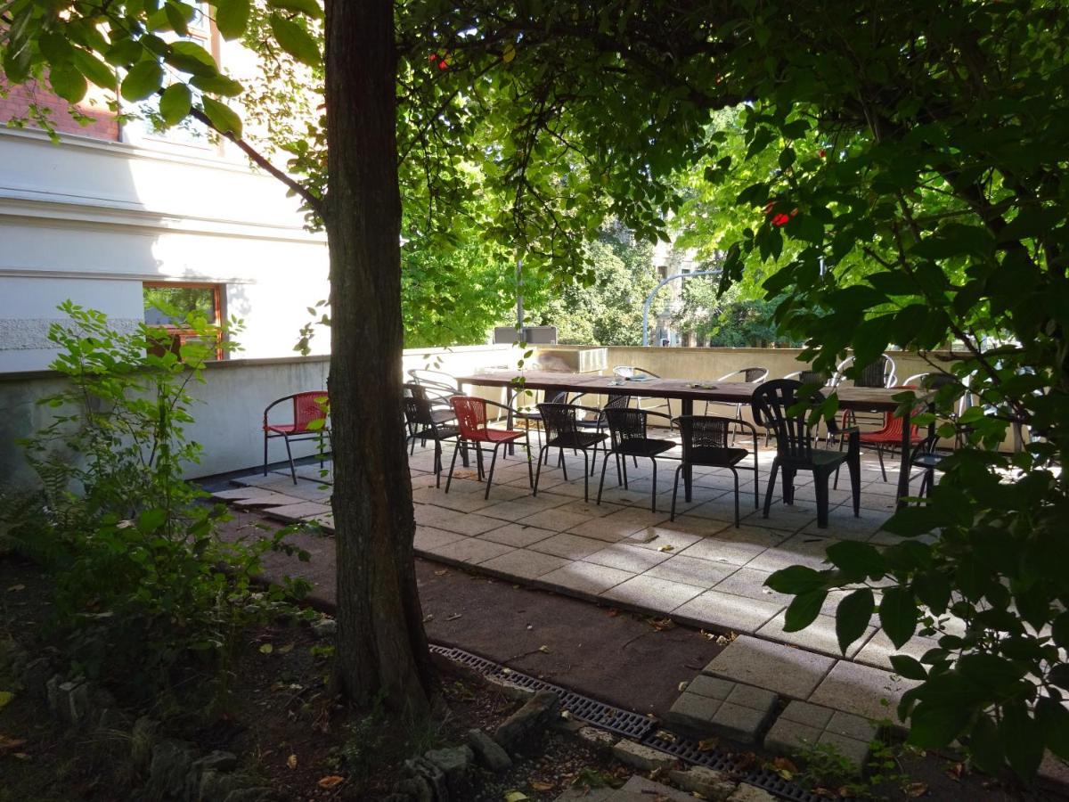 Hummel Hostel - Historische Stadtvilla Mit Garten Weimar  Esterno foto