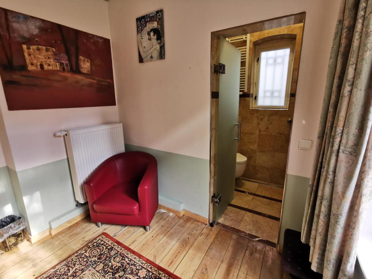 Hummel Hostel - Historische Stadtvilla Mit Garten Weimar  Esterno foto