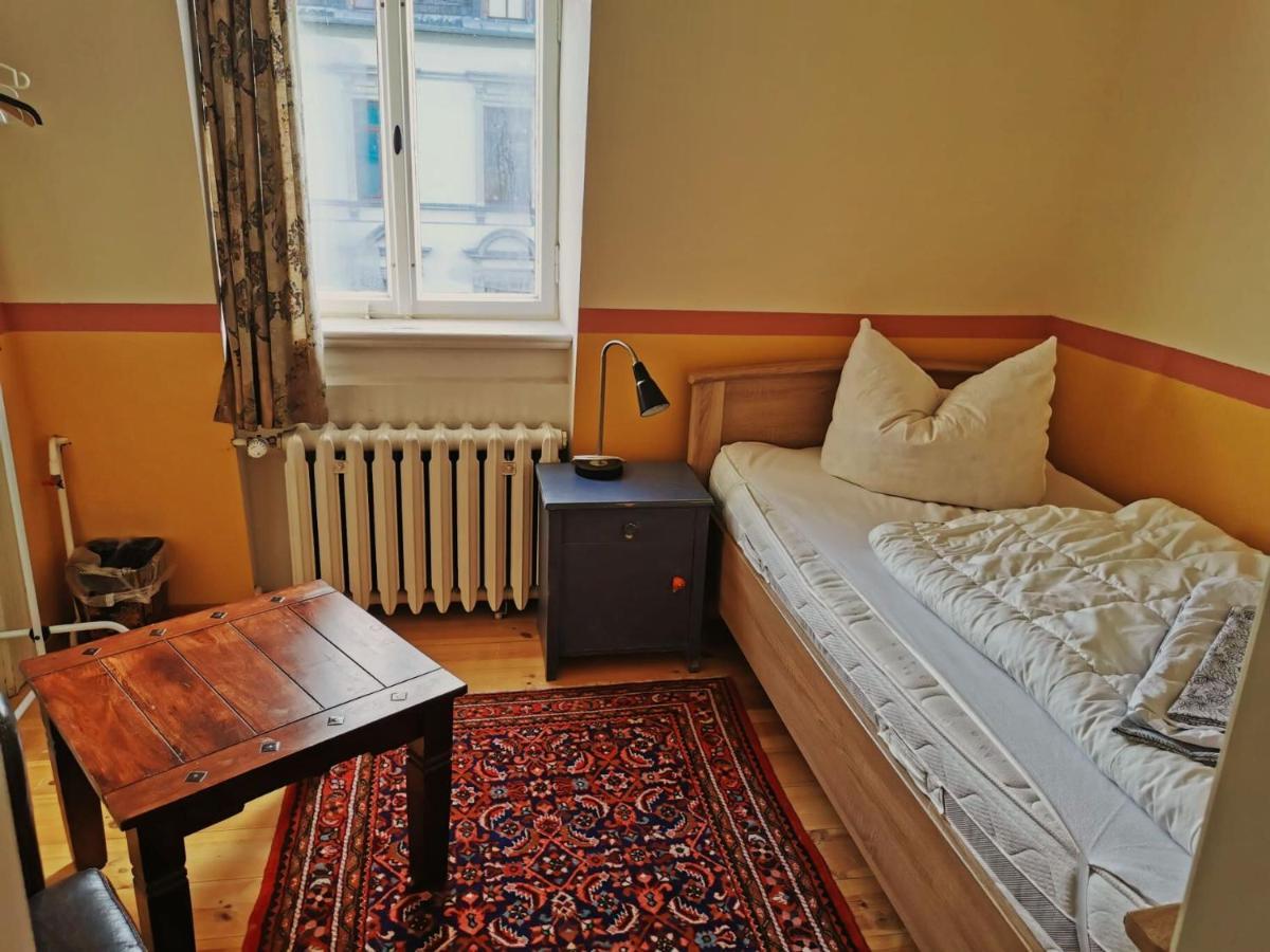 Hummel Hostel - Historische Stadtvilla Mit Garten Weimar  Esterno foto