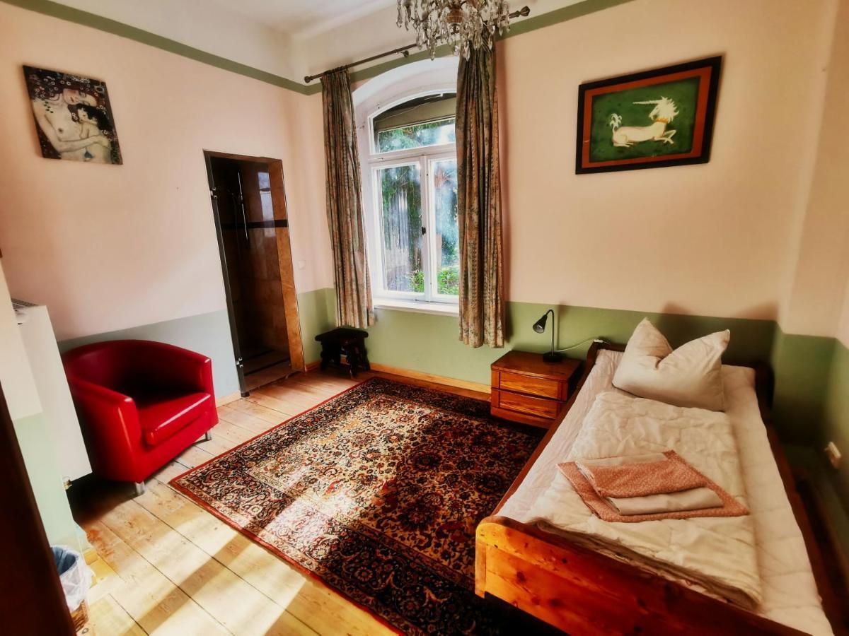 Hummel Hostel - Historische Stadtvilla Mit Garten Weimar  Esterno foto