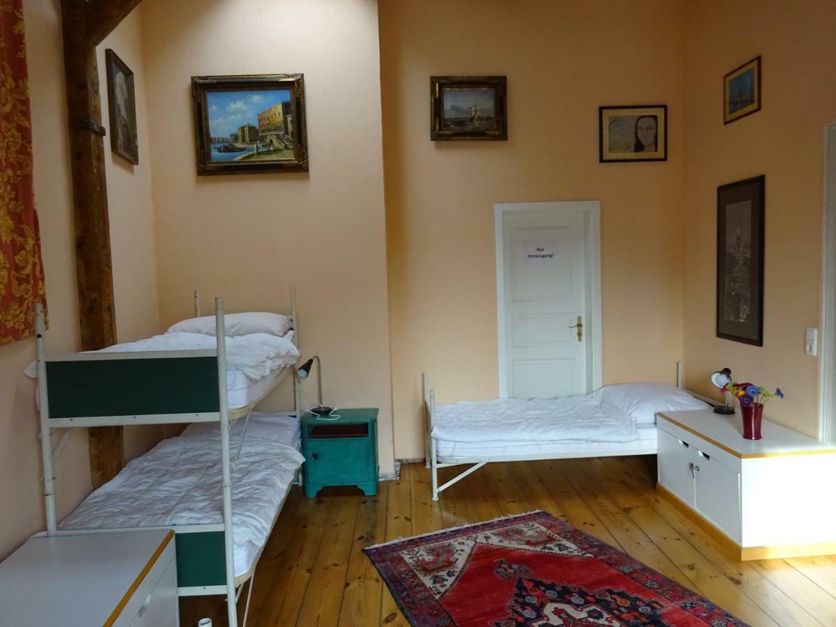 Hummel Hostel - Historische Stadtvilla Mit Garten Weimar  Esterno foto