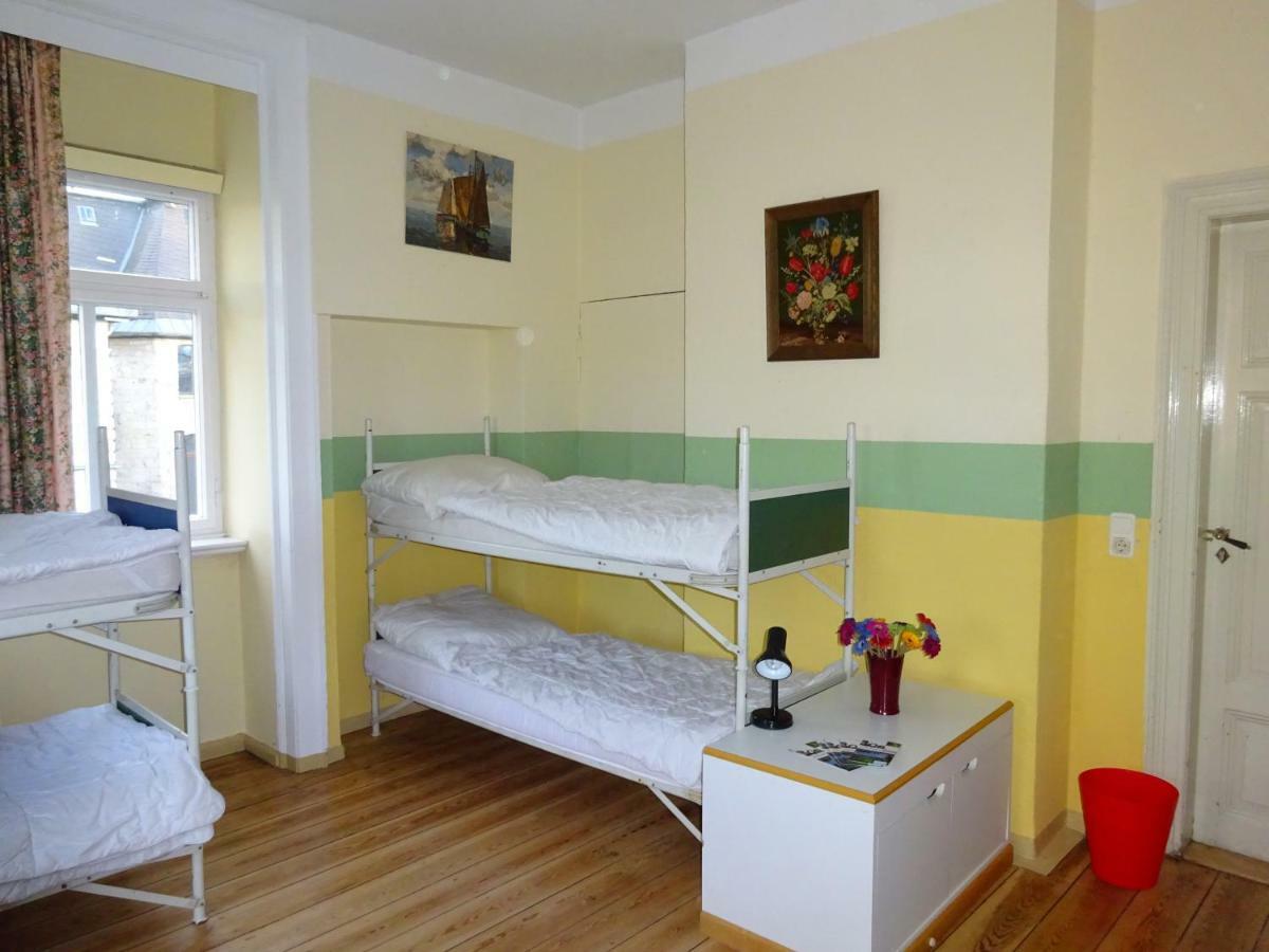 Hummel Hostel - Historische Stadtvilla Mit Garten Weimar  Esterno foto