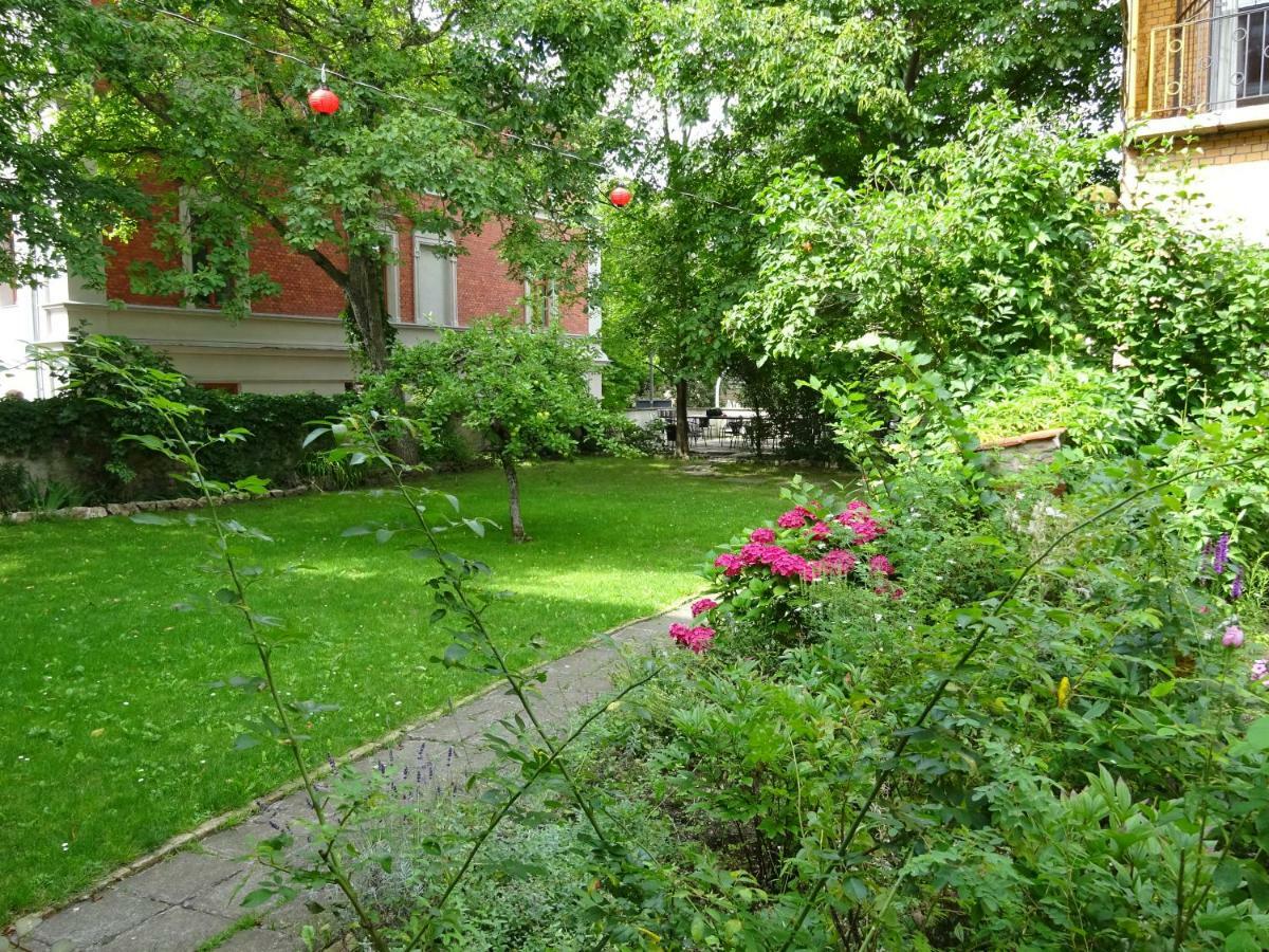 Hummel Hostel - Historische Stadtvilla Mit Garten Weimar  Esterno foto